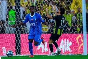 سعود عبد الحميد يفاجئ جماهير الهلال ويحسم الجدل بشأن موقفه من التجديد للزعيم