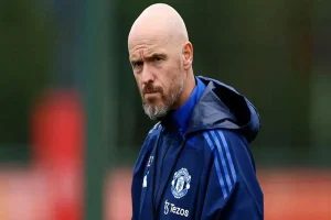 بشكل رسمي تم إقالة تين هاج من تدريب مانشستر يونايتد