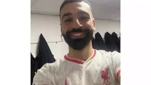 قصص نجوم كرة القدم.. نصب تذكاري لشهداء بورسعيد.. تهنئة اللاعبين لمحمد عبد المنعم.. احتفال صلاح