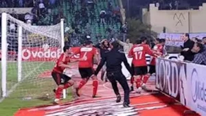 هتافات تحولت إلى صراخ.. 15 صورة توثق القصة الكاملة لحادث استاد بورسعيد