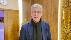 أرسين فينجر يصل القاهرة للتحضير لبرنامج اكتشاف المواهب (صور)